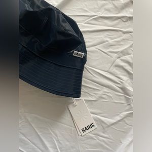 rains bucket hat